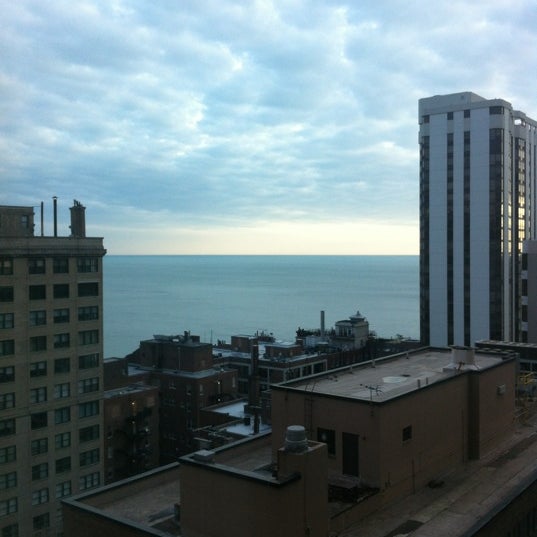Photo taken at Hilton Chicago/Magnificent Mile Suites by Eric L. on 11/11/2012