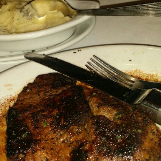 Photo taken at Ruth&#39;s Chris Steak House - Greenville at I-385 by Tráÿ T. on 10/21/2015