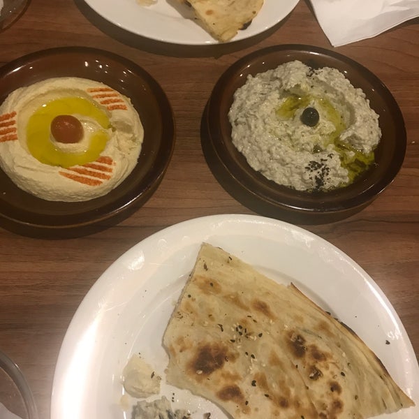 Foto scattata a Bedouin Arabian Cuisine da Nurain S. il 5/7/2018