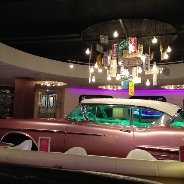 7/23/2013にSergey I.がThe Pink Cadillacで撮った写真