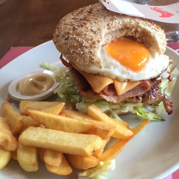 5/30/2015にDylan 🐅 B.がDeluxe Burgerで撮った写真