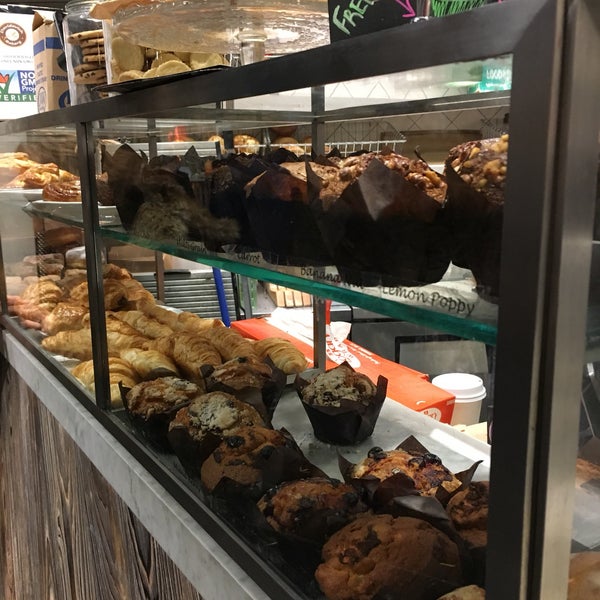 11/6/2016 tarihinde Elizabeth F.ziyaretçi tarafından Davidovich Bakery at Chelsea'de çekilen fotoğraf