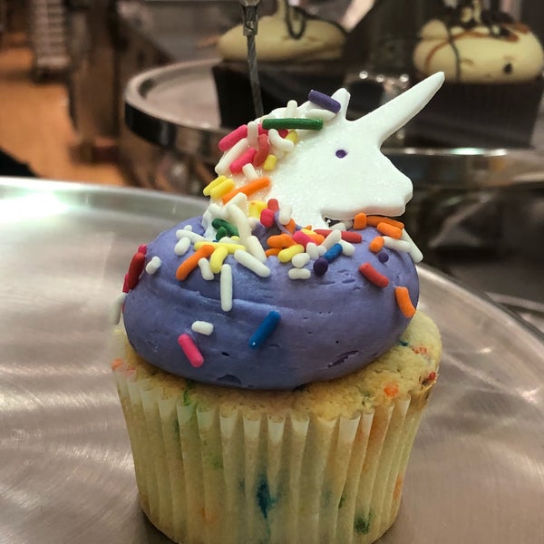 Photo taken at Georgetown Cupcake by Elizabeth F. on 9/19/2018