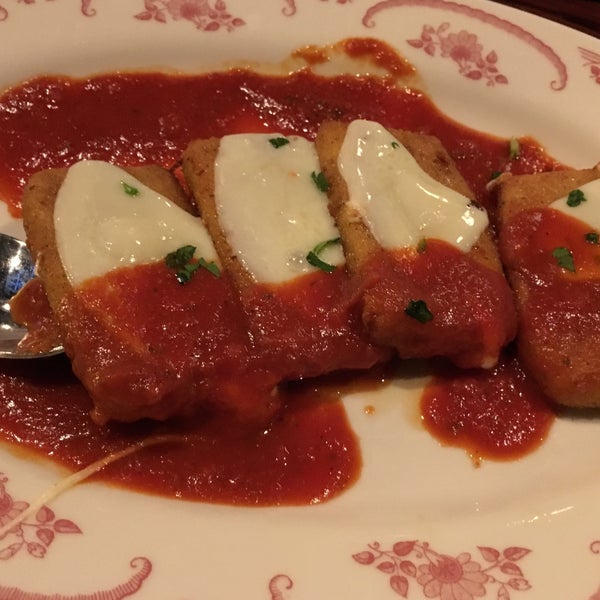 Photo taken at Maggiano&#39;s Little Italy by Elizabeth F. on 12/15/2017