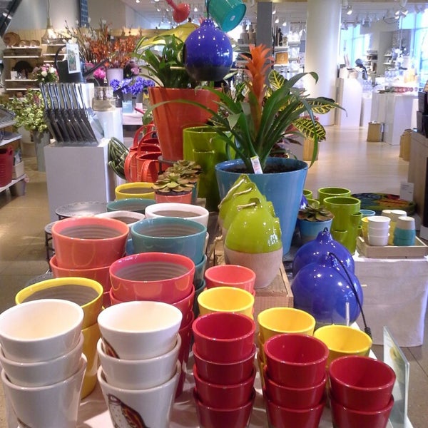 Photo taken at Crate &amp; Barrel by Rosalie D. on 4/23/2014