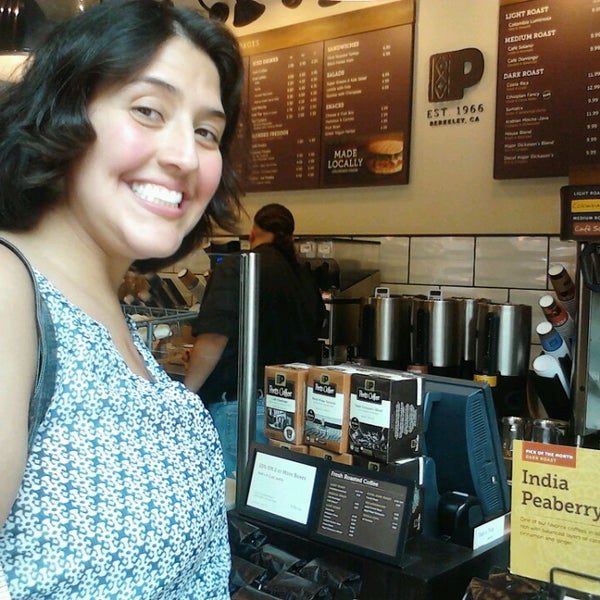 Photo taken at Peet&#39;s Coffee &amp; Tea by Rosalie D. on 8/6/2014