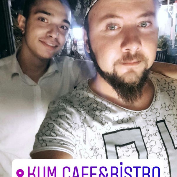 Photo prise au Kum Cafe Bar &amp; Bistro par Osman A. le9/9/2018