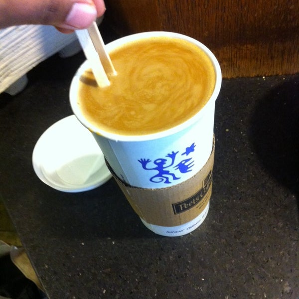12/13/2013にEduardo F.がPeet&#39;s Coffee &amp; Teaで撮った写真