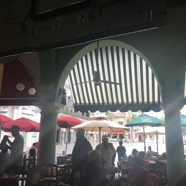7/28/2016 tarihinde Fernanda C.ziyaretçi tarafından Restaurant Bar Regis'de çekilen fotoğraf