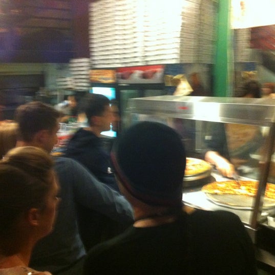 Foto tomada en Zini&#39;s Pizzeria  por J.A.C. M. el 11/11/2012