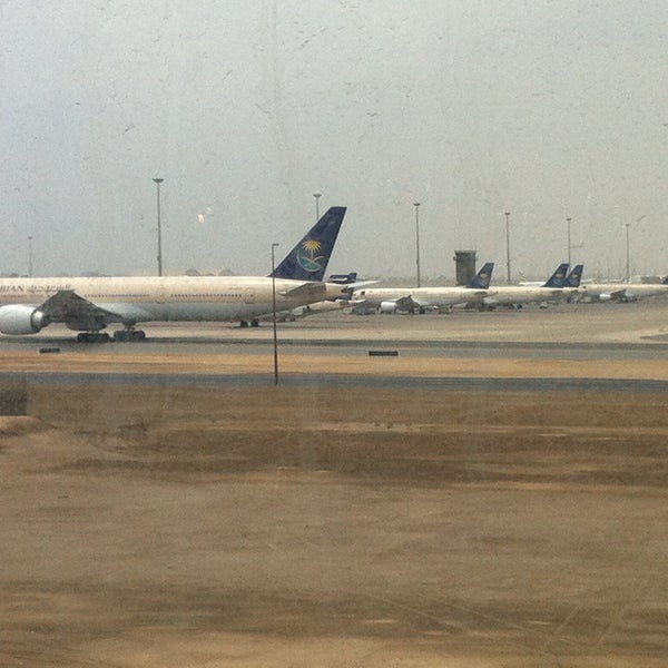 4/29/2013 tarihinde Skip C.ziyaretçi tarafından King Abdulaziz International Airport (JED)'de çekilen fotoğraf