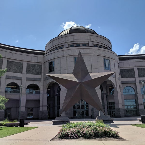 รูปภาพถ่ายที่ Bullock Texas State History Museum โดย Alex M. เมื่อ 7/23/2019