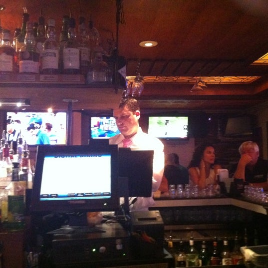 รูปภาพถ่ายที่ O&#39;Briens Steakhouse โดย Jennifer M. เมื่อ 10/7/2012