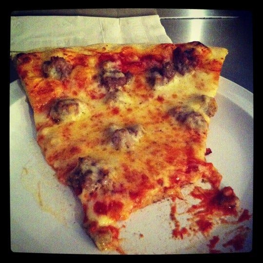 Das Foto wurde bei Renaldi&#39;s Pizza von Rose In C. am 11/28/2012 aufgenommen
