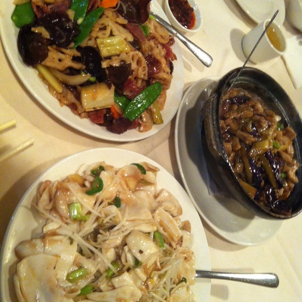 Photo taken at Canton House Chinese Restaurant by Hoki T. on 12/23/2012