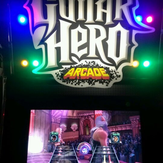 10/6/2012にLaura L.がJoystix Classic Games &amp; Pinballsで撮った写真