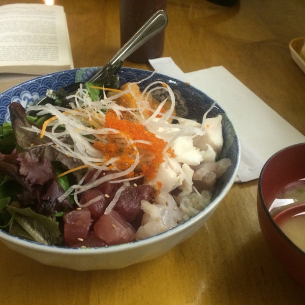 This sashimi bibimbap is the worst ever. Not fresh! I strongly recommend do not try this menu. I'm so disappointed.