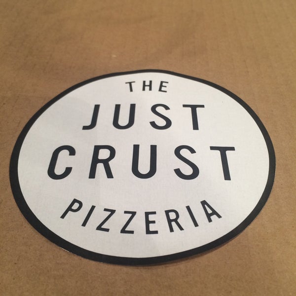 Photo taken at The Just Crust by Yun Jeong S. on 12/19/2014