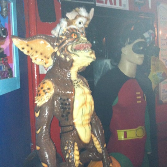 รูปภาพถ่ายที่ Gotham City Lounge โดย Michael H. เมื่อ 10/20/2012