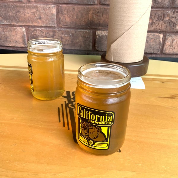 California Wings and Beer Local de alitas en Monraz