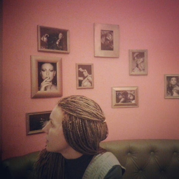 Снимок сделан в Салон Красоты &#39;Розовая Пантера&#39; пользователем Nastya M. 12/20/2012