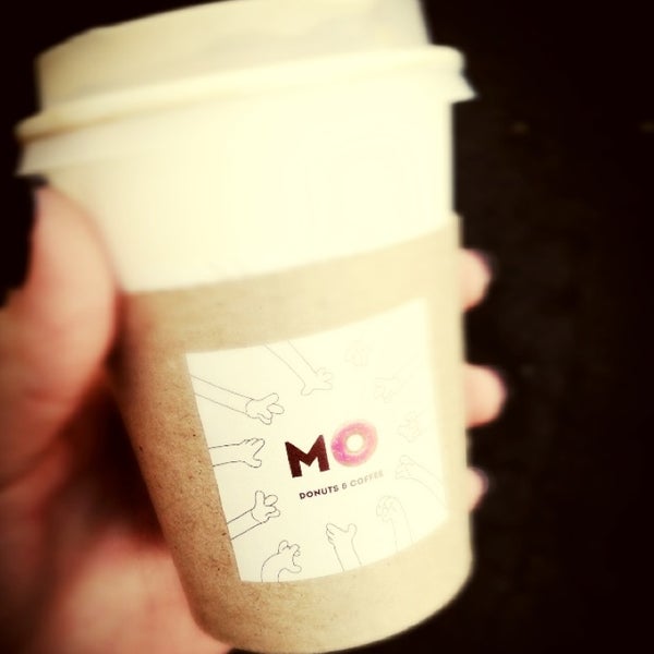 รูปภาพถ่ายที่ MO Donuts &amp; Coffee โดย Alenka S. เมื่อ 1/24/2013