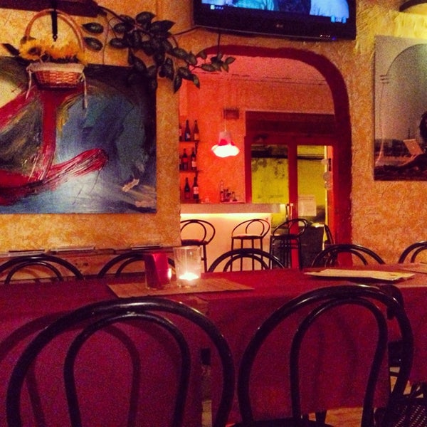 2/27/2014 tarihinde Anett G.ziyaretçi tarafından Bubita Sangria Bar'de çekilen fotoğraf