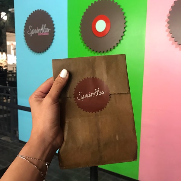 Photo taken at Sprinkles The Grove by Beshayer on 11/7/2018