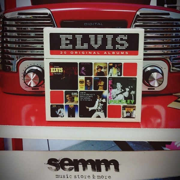 Photo prise au SEMM Music Store par Semm S. le4/16/2013