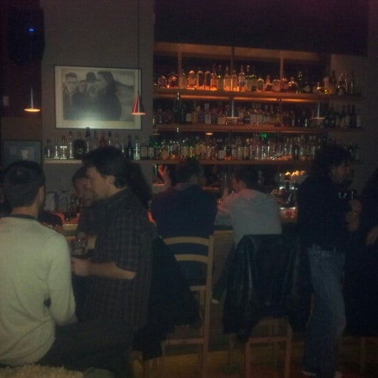 Foto scattata a The Edge Rock Cafe da Konstantinos K. il 12/25/2012