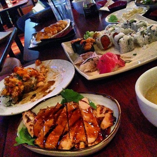 1/22/2014 tarihinde Ilya N.ziyaretçi tarafından Ami Japanese Restaurant'de çekilen fotoğraf