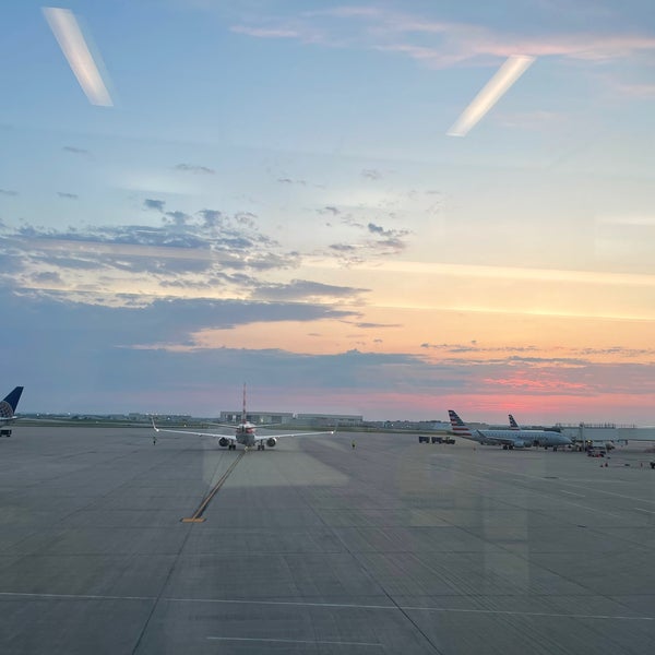 รูปภาพถ่ายที่ Tulsa International Airport (TUL) โดย Patt B. เมื่อ 6/2/2023