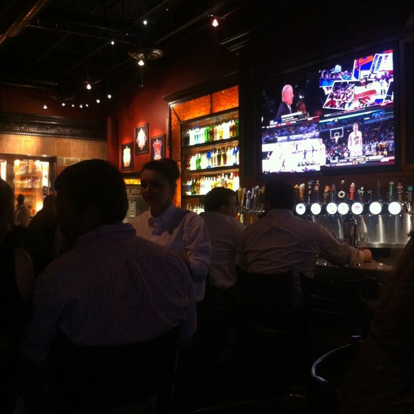 Photo taken at BJ&#39;s Restaurant &amp; Brewhouse by Helen R. on 3/15/2013