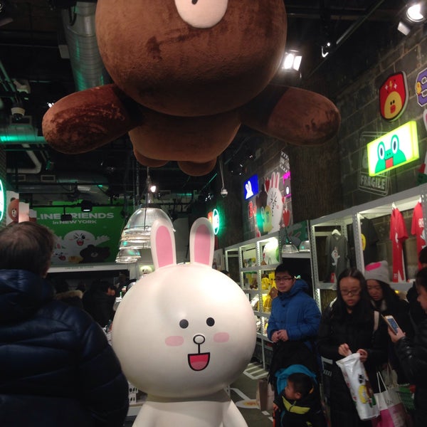 Photo taken at LINE POP UP NYC by Sandy P. on 12/22/2014