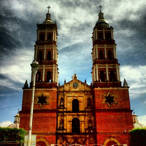 Iglesia del Señor de los milagros - Nuevo San Juan Parangaricutiro, Michoacán de Ocampo Iglesia del Señor de los milagros - Nuevo San Juan Parangaricutiro, Michoacán de Ocampo