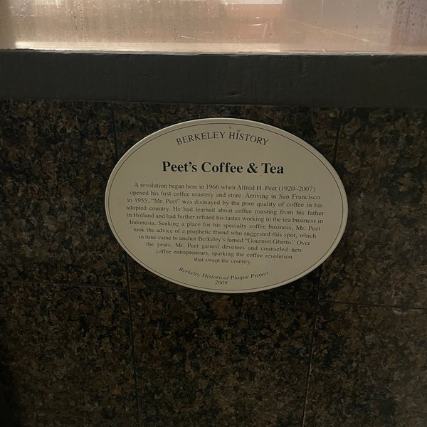 Photo taken at Peet&#39;s Coffee &amp; Tea by Prakash W. on 1/29/2023