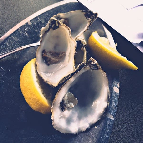 5/23/2017에 z.님이 Oysters &amp; Smørrebrød에서 찍은 사진