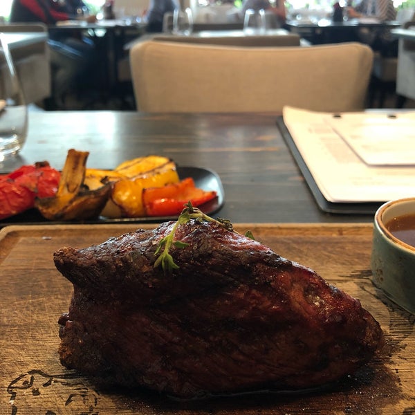 7/6/2019 tarihinde Ольга Ф.ziyaretçi tarafından Red. Steak &amp; Wine'de çekilen fotoğraf