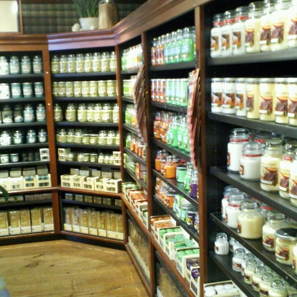 Yankee Candle Flagship Store - Gift Shop