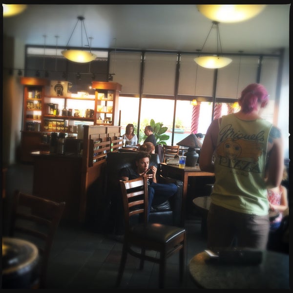 7/1/2015 tarihinde Arrimanziyaretçi tarafından Peet&#39;s Coffee &amp; Tea'de çekilen fotoğraf