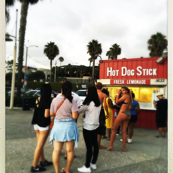 Photo taken at Hot Dog on a Stick by Arriman on 10/4/2015