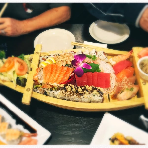 รูปภาพถ่ายที่ Sushi On โดย Arriman เมื่อ 12/25/2016