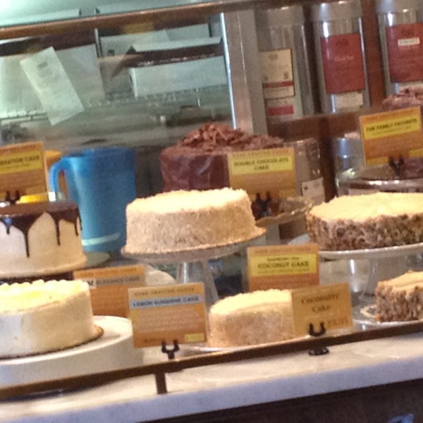 9/27/2014에 Brian P.님이 Crossroads Bake Shop에서 찍은 사진