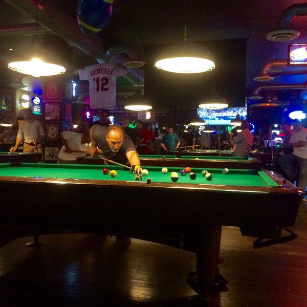 รูปภาพถ่ายที่ Break Bar &amp; Billiards โดย Journo G. เมื่อ 9/4/2015