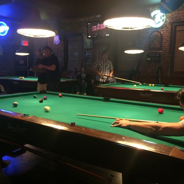 Foto tirada no(a) Break Bar &amp; Billiards por Journo G. em 10/13/2015
