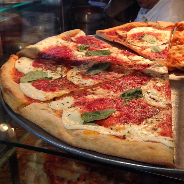 4/23/2016에 Journo G.님이 Napoli Pizza &amp; Pasta에서 찍은 사진