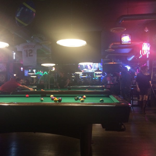Foto tirada no(a) Break Bar &amp; Billiards por Journo G. em 10/30/2015