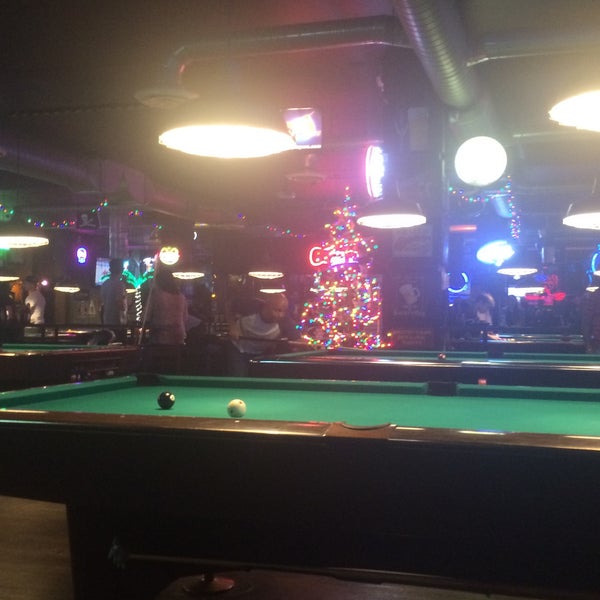 Foto tirada no(a) Break Bar &amp; Billiards por Journo G. em 12/17/2015