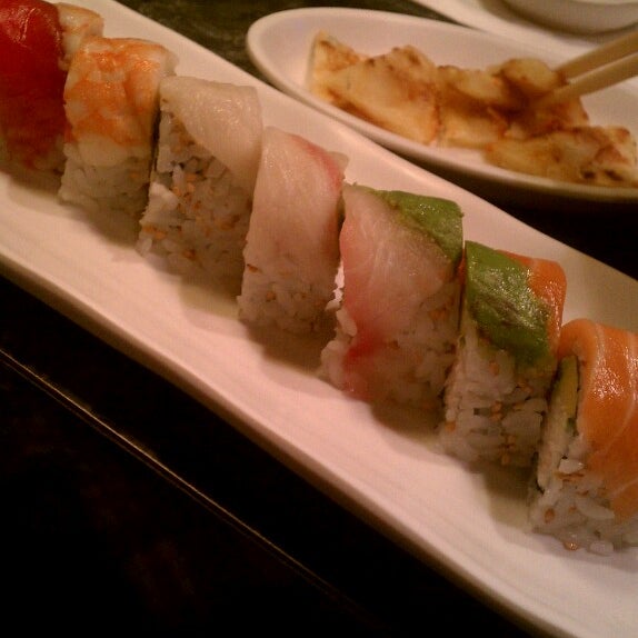 Снимок сделан в Yummy Grill &amp; Sushi пользователем Hernan V. 7/4/2013