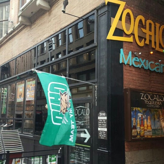 Снимок сделан в Zócalo Mexican Grill &amp; Tequilería пользователем JP 3/11/2016